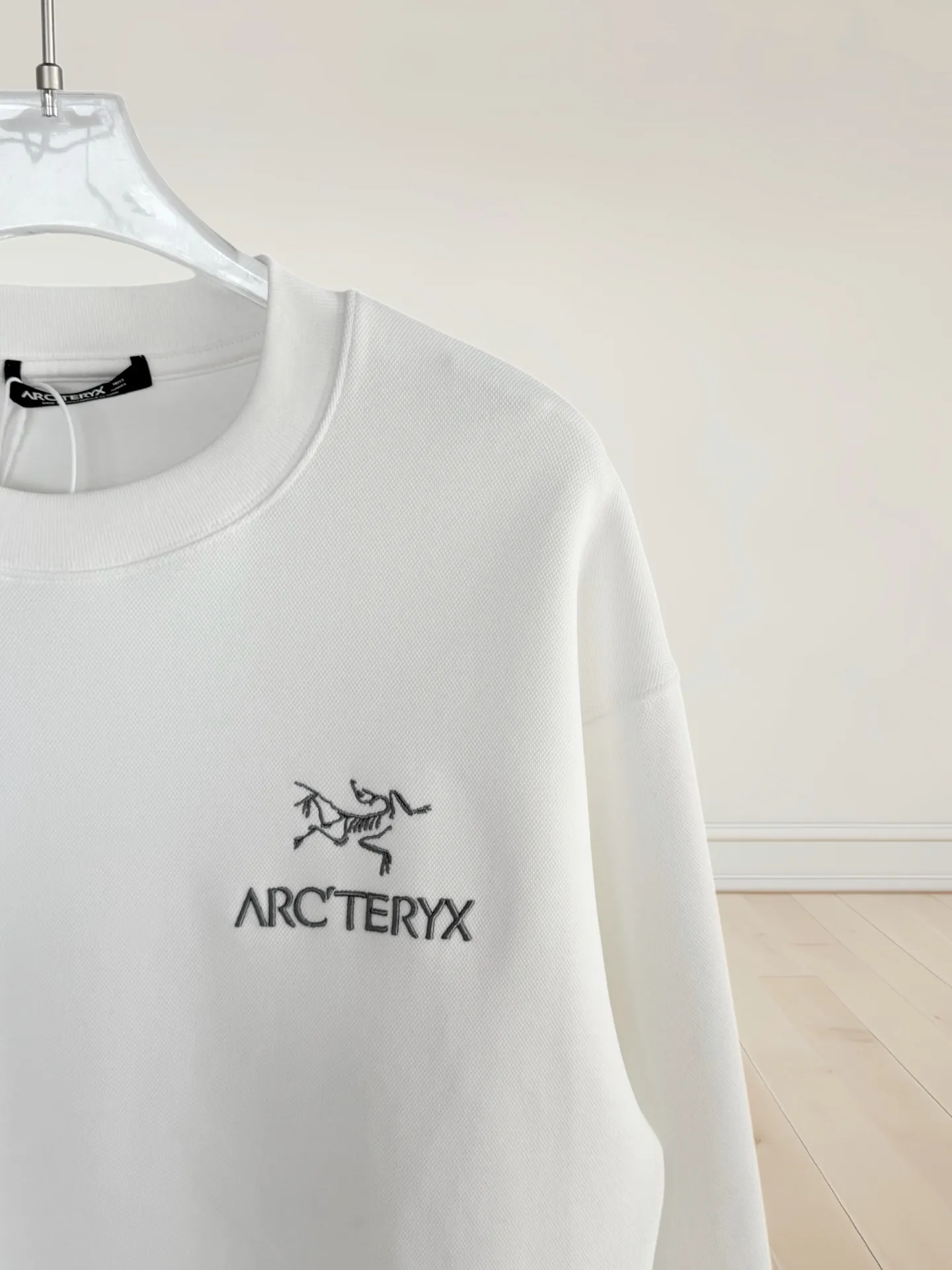 [ Quality］arc’teryx New Arrival T ， logo ， ， Same Style。 𝐂𝐎𝐋𝐎𝐔𝐑：White Black 𝐒𝐈𝐙𝐄：S-XL ： S： 55- 55- 69- 69 M： 57- 57- 71- 71 L： 59- 59- 73- 73 XL： 61- 61- 75- 75 S